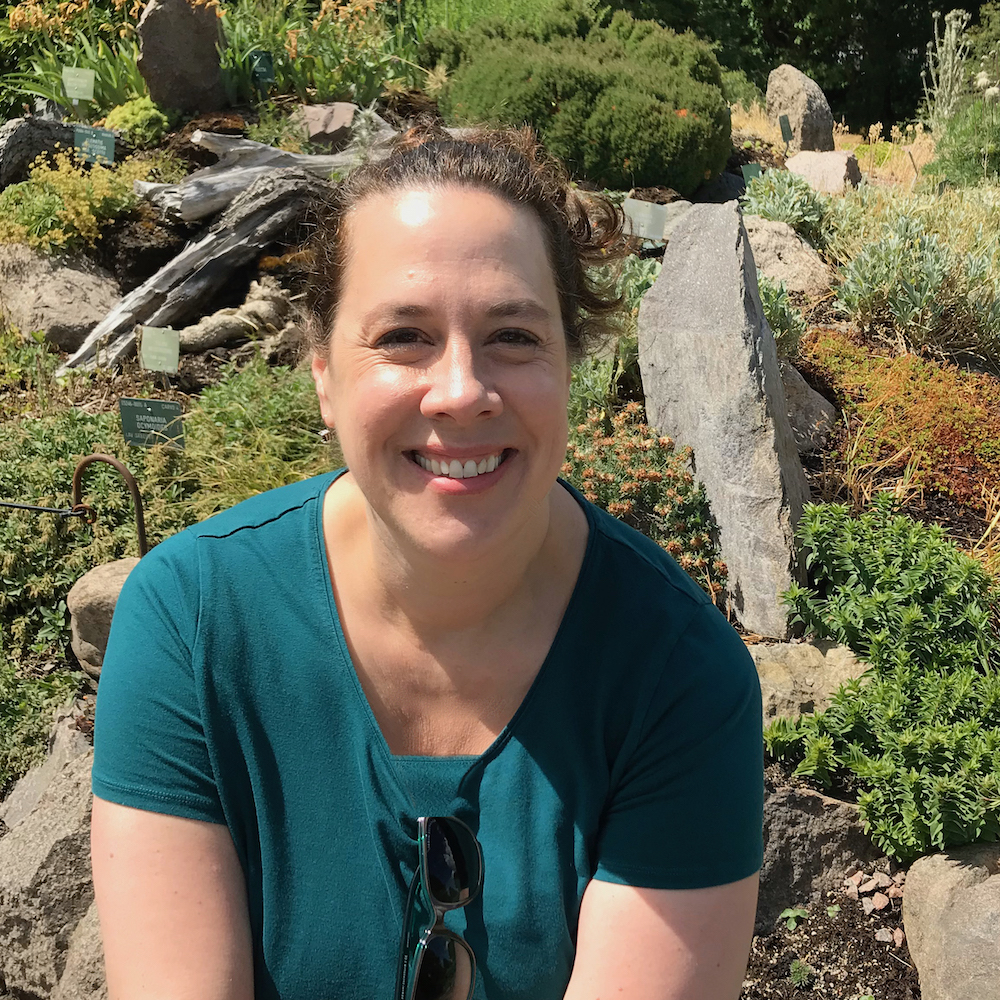 Jennifer Shearin outdoor profile pic square